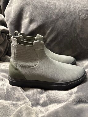 Vessi Grey & Black Uptown Chelsea NWOT